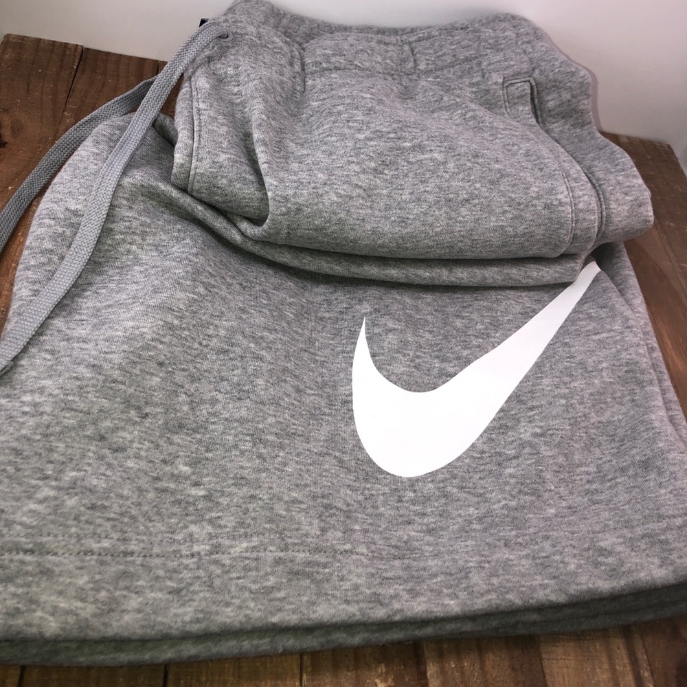 Men’s Nike Sportswear Club Shorts sz XL